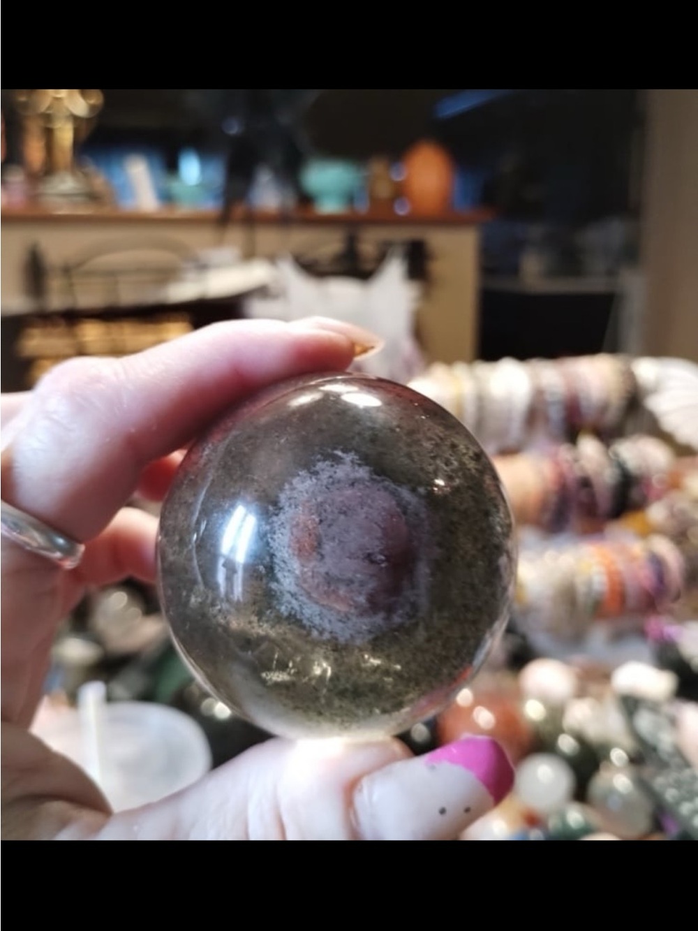 Green Garden Quartz Sphere HQ with chlorophyll - Picture 7 of 9